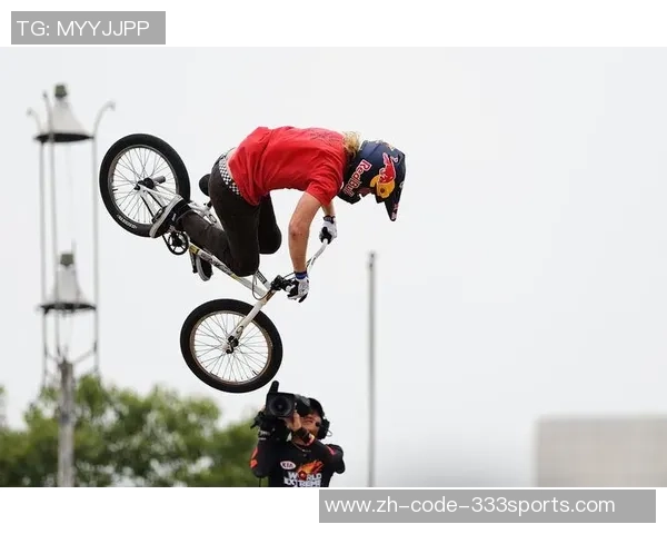 重庆滑板队在极限运动嘉年华中的拼搏与梦想追逐之旅